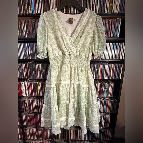 Taylor Petite Green Floral Midi Dress Cottagecore Smocked Puff Sleeve Size 4P - Picture 2 of 7